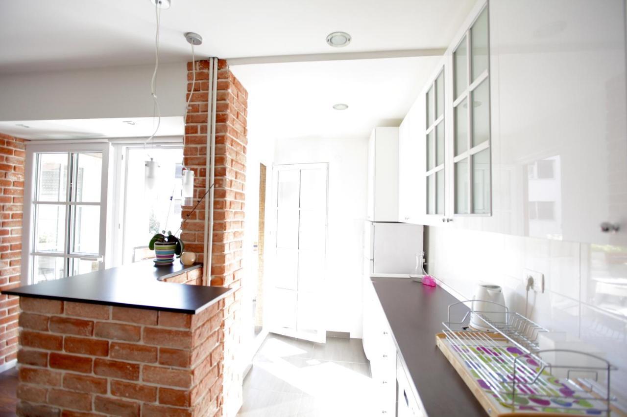 Brick Apartment On Macedonia Pedestrian Street Escópia Exterior foto