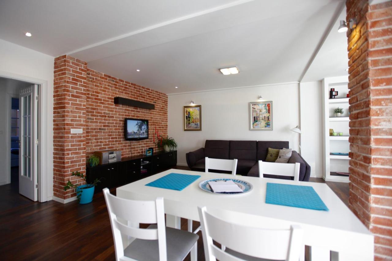 Brick Apartment On Macedonia Pedestrian Street Escópia Exterior foto