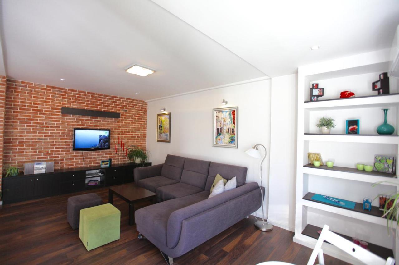 Brick Apartment On Macedonia Pedestrian Street Escópia Exterior foto