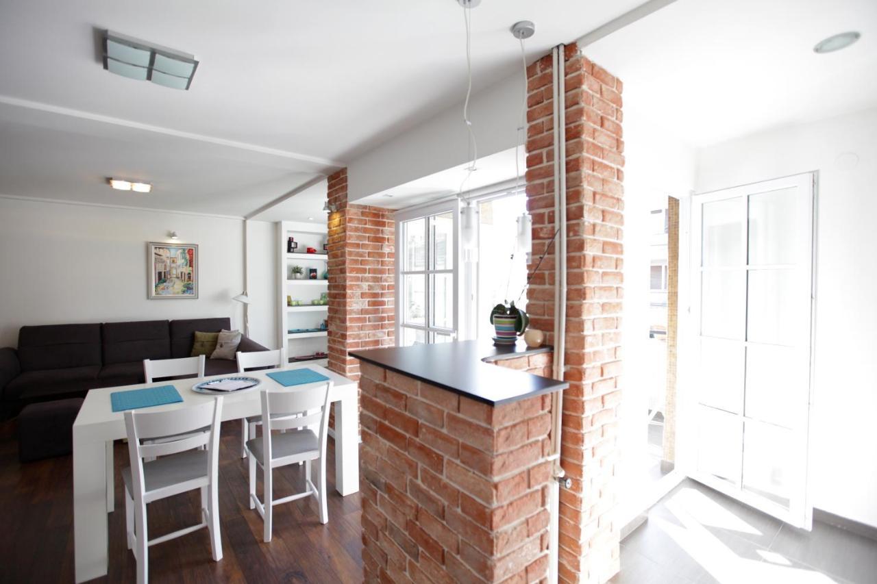 Brick Apartment On Macedonia Pedestrian Street Escópia Exterior foto