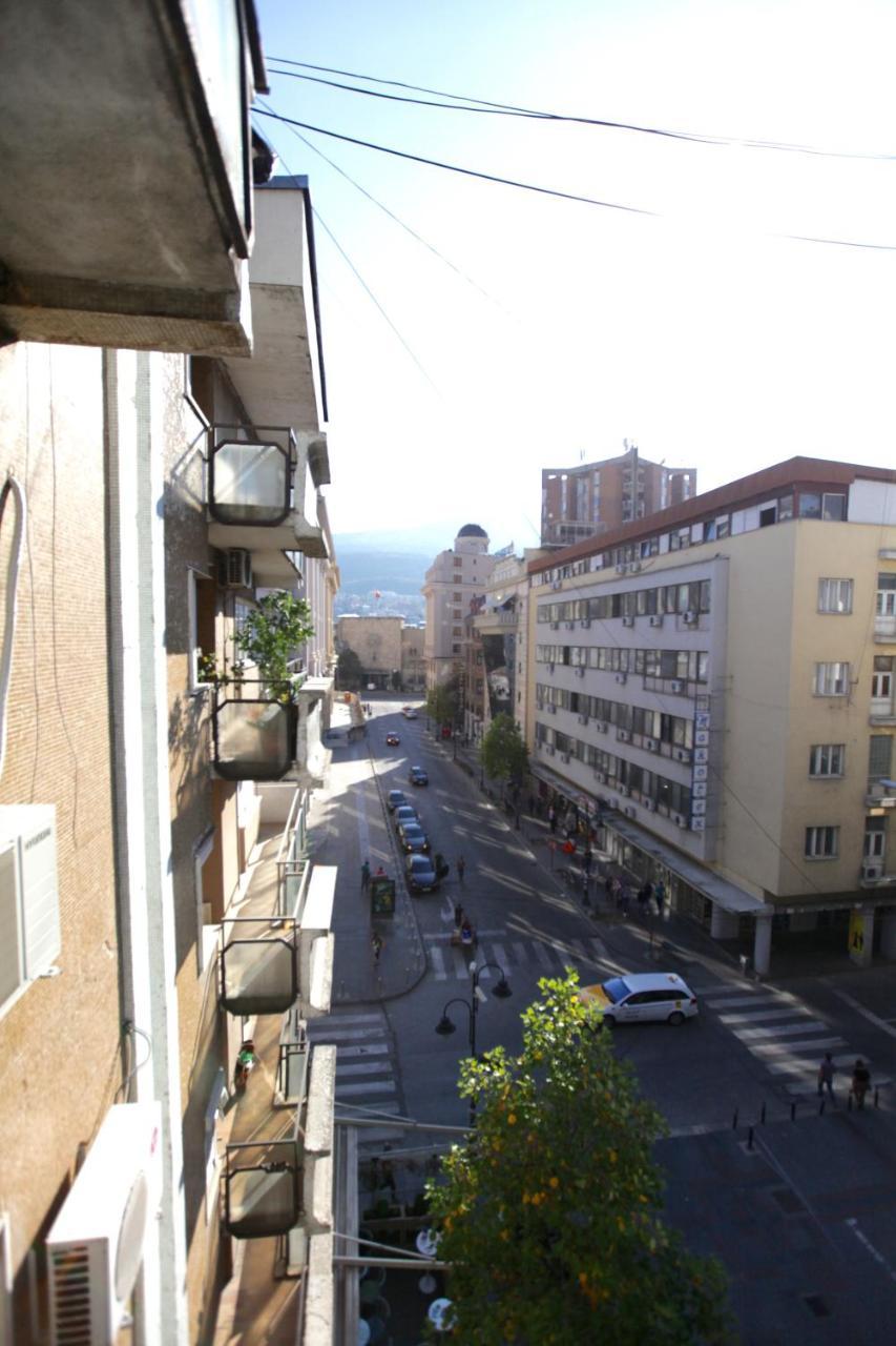 Brick Apartment On Macedonia Pedestrian Street Escópia Exterior foto