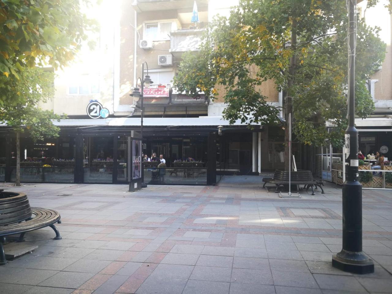 Brick Apartment On Macedonia Pedestrian Street Escópia Exterior foto
